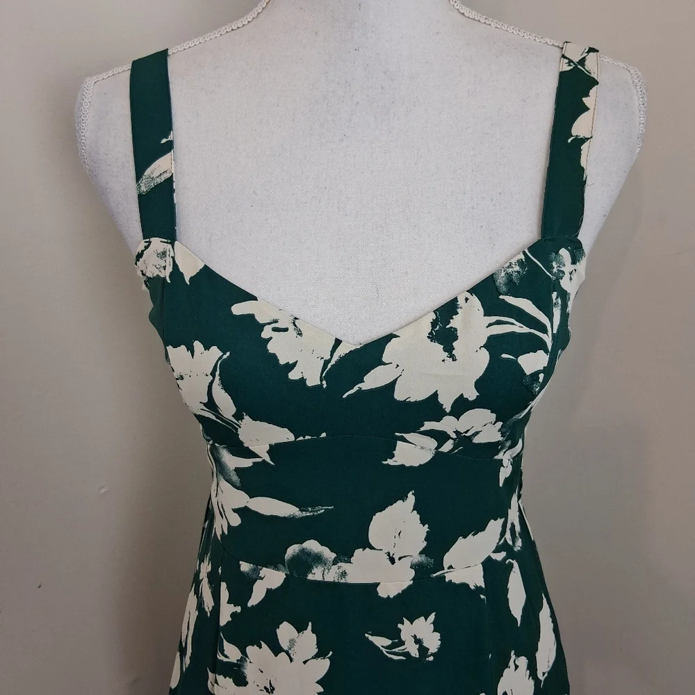 Abercrombie & Fitch Green and White Ruffled Maxi Dress Size Small - Picture 4 of 11